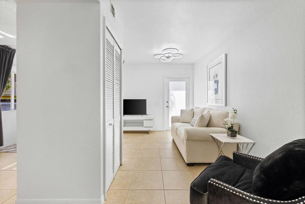Beautiful Apartment In The Heart Of Miami Apt 8 ภายนอก รูปภาพ